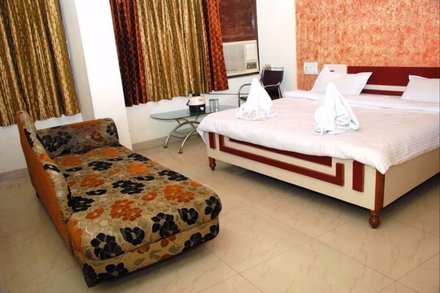 Hotel Sobhraj Ajmer Exteriör bild
